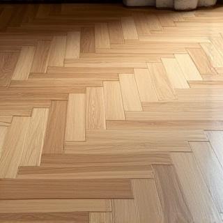 Pavimento in parquet di rovere a spina di pesce
